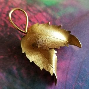 Vintage Krementz leaf brooch gold tone Pin leaves fall autumn nature tree